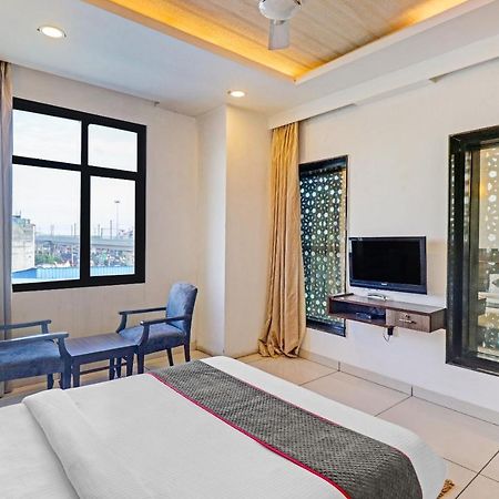 מלון דלהי Oyo Townhouse 484 Sanskriti מראה חיצוני תמונה