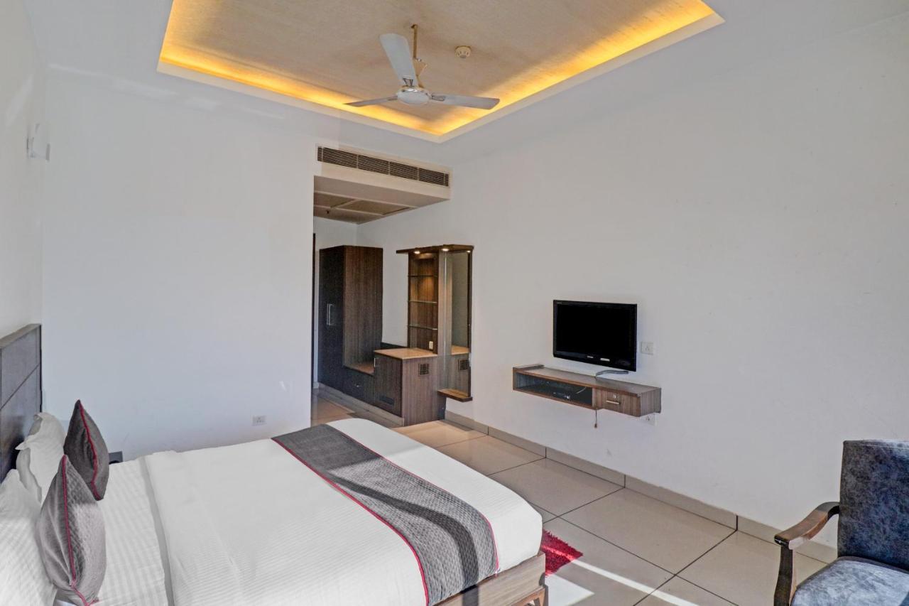 מלון דלהי Oyo Townhouse 484 Sanskriti מראה חיצוני תמונה