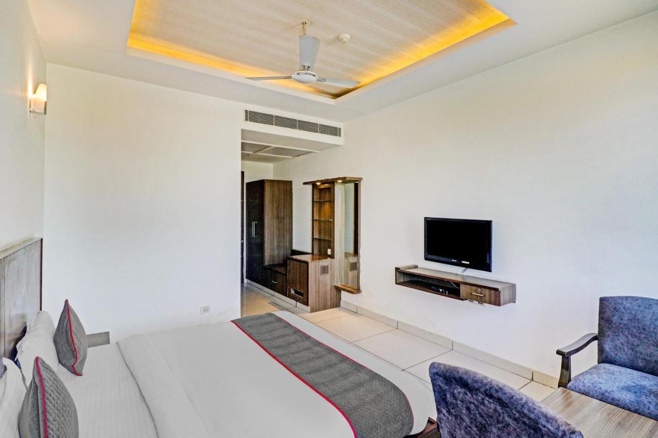 מלון דלהי Oyo Townhouse 484 Sanskriti מראה חיצוני תמונה
