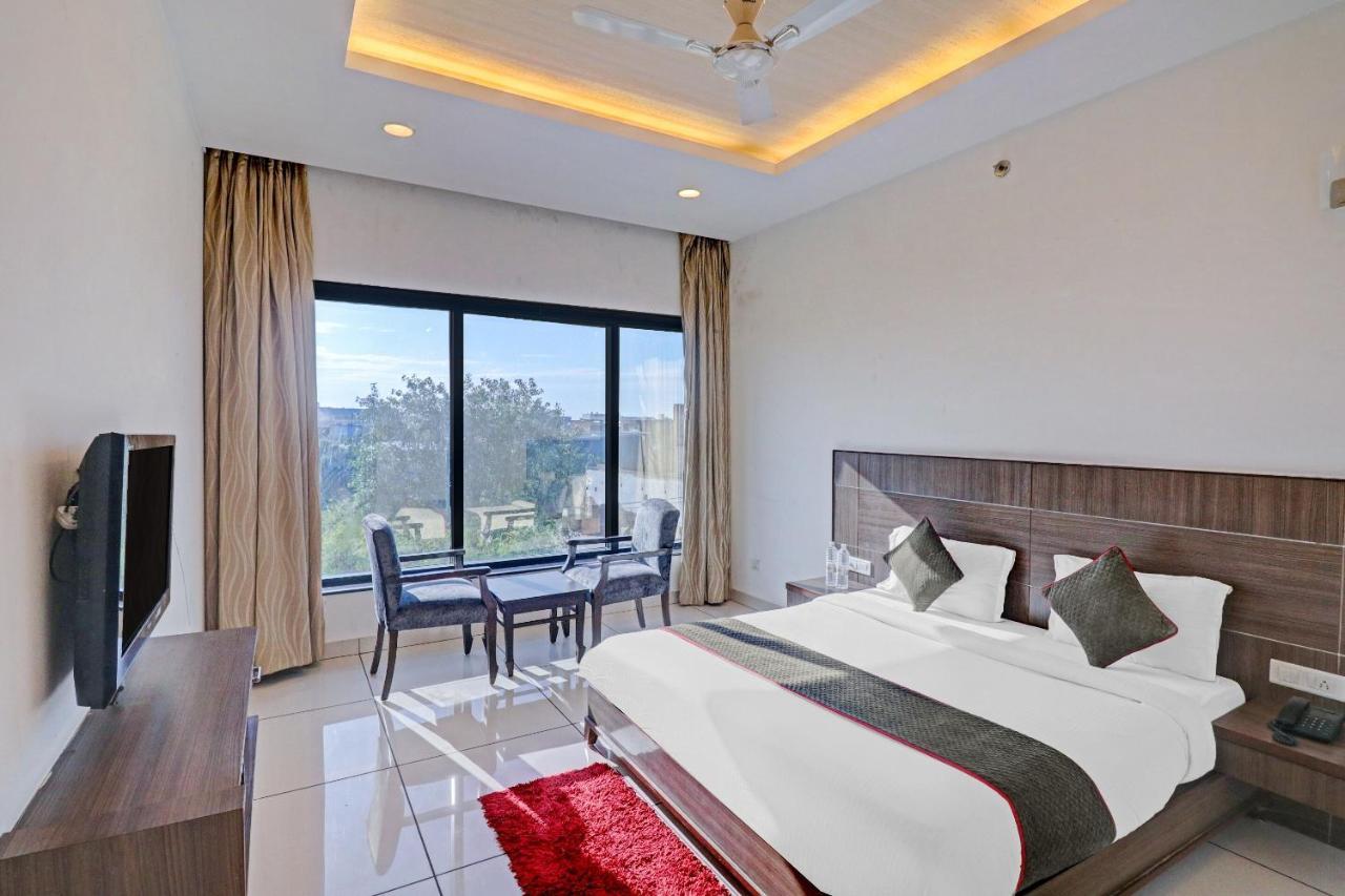 מלון דלהי Oyo Townhouse 484 Sanskriti מראה חיצוני תמונה