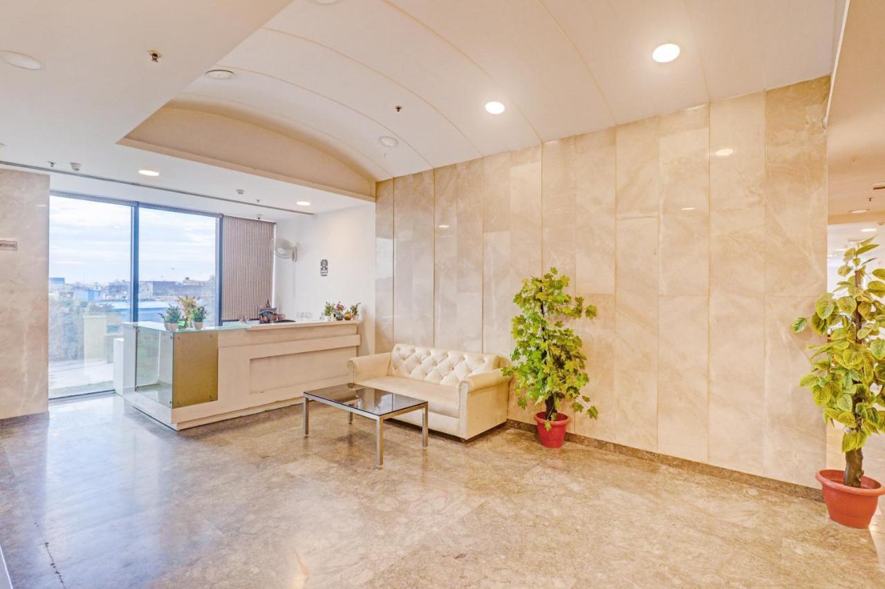 מלון דלהי Oyo Townhouse 484 Sanskriti מראה חיצוני תמונה