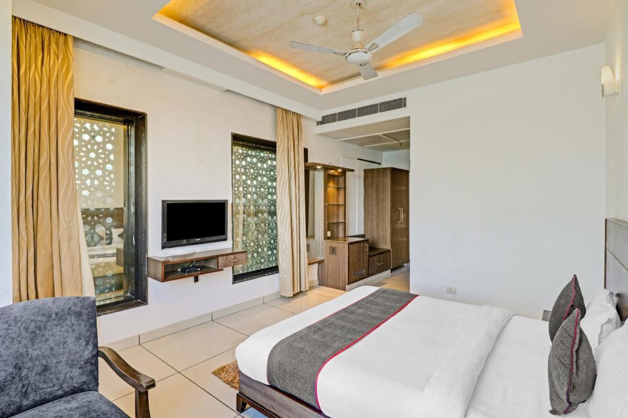 מלון דלהי Oyo Townhouse 484 Sanskriti מראה חיצוני תמונה