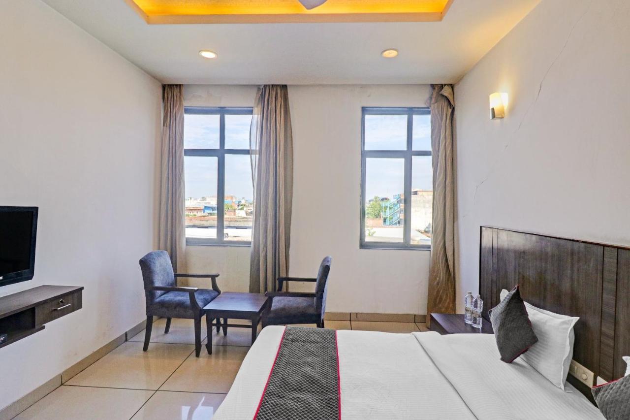 מלון דלהי Oyo Townhouse 484 Sanskriti מראה חיצוני תמונה