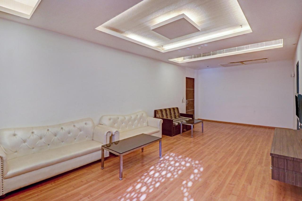 מלון דלהי Oyo Townhouse 484 Sanskriti מראה חיצוני תמונה