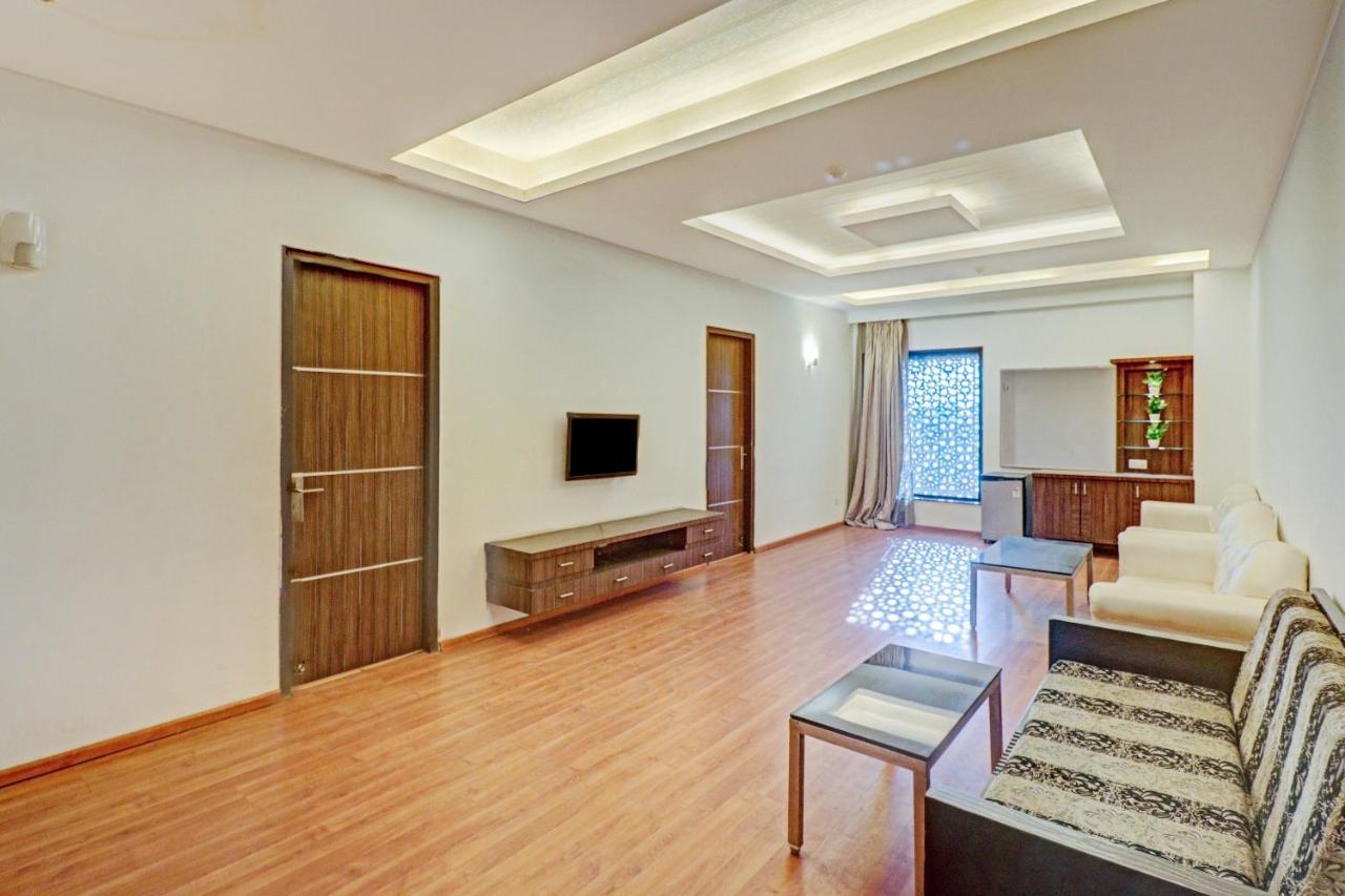 מלון דלהי Oyo Townhouse 484 Sanskriti מראה חיצוני תמונה