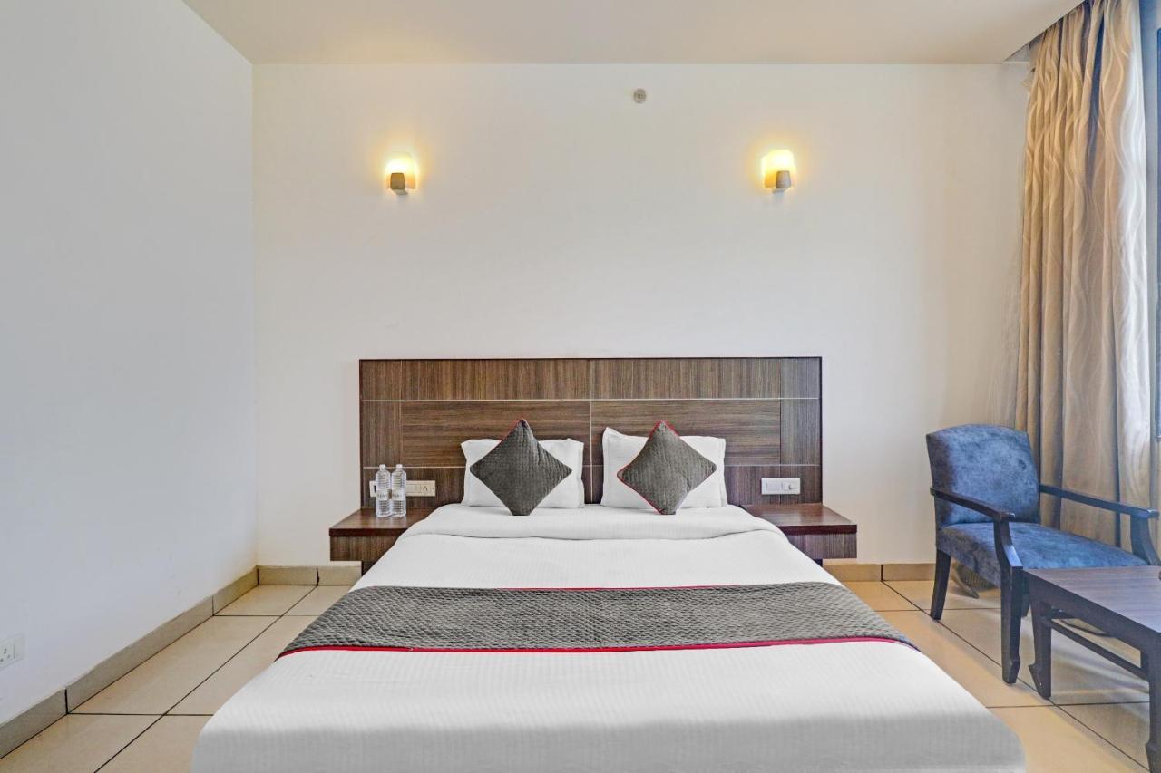 מלון דלהי Oyo Townhouse 484 Sanskriti מראה חיצוני תמונה