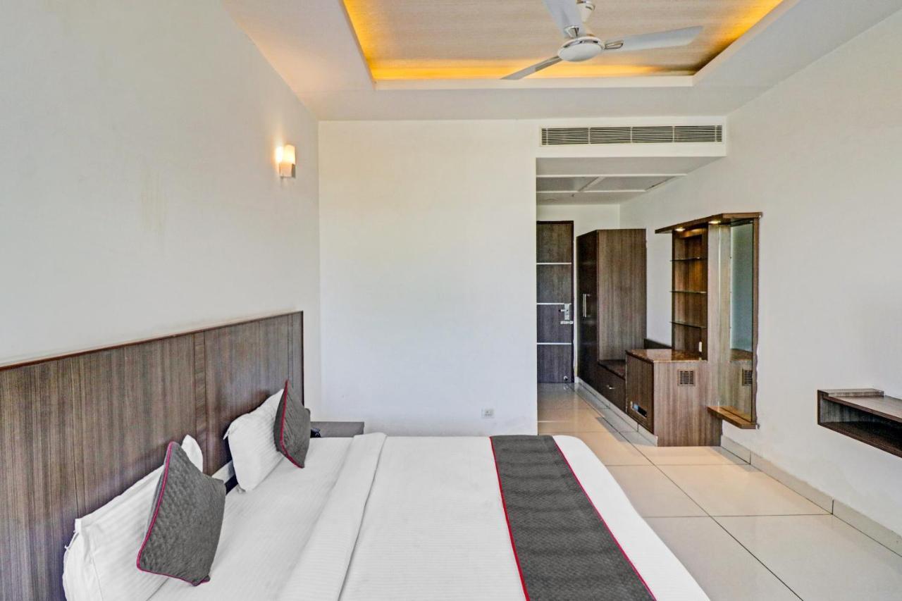 מלון דלהי Oyo Townhouse 484 Sanskriti מראה חיצוני תמונה