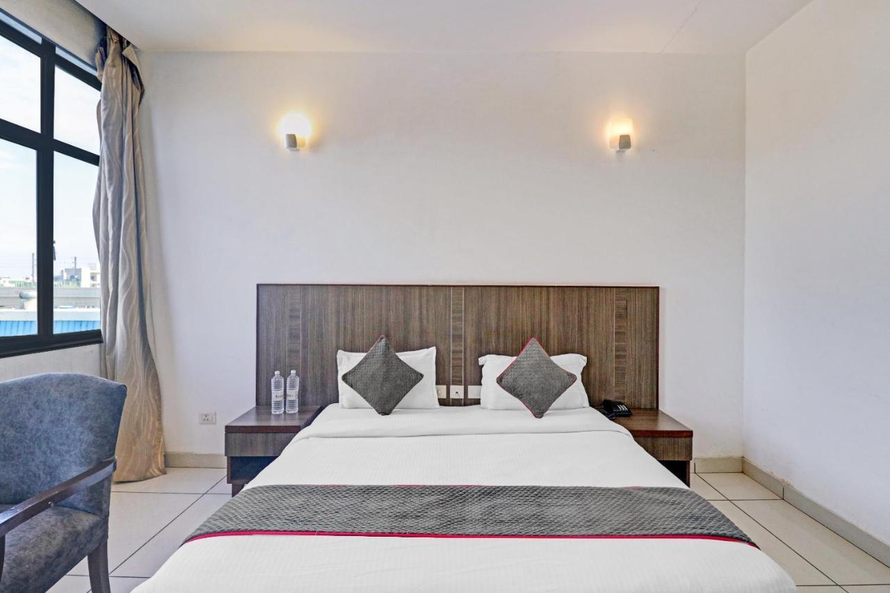 מלון דלהי Oyo Townhouse 484 Sanskriti מראה חיצוני תמונה