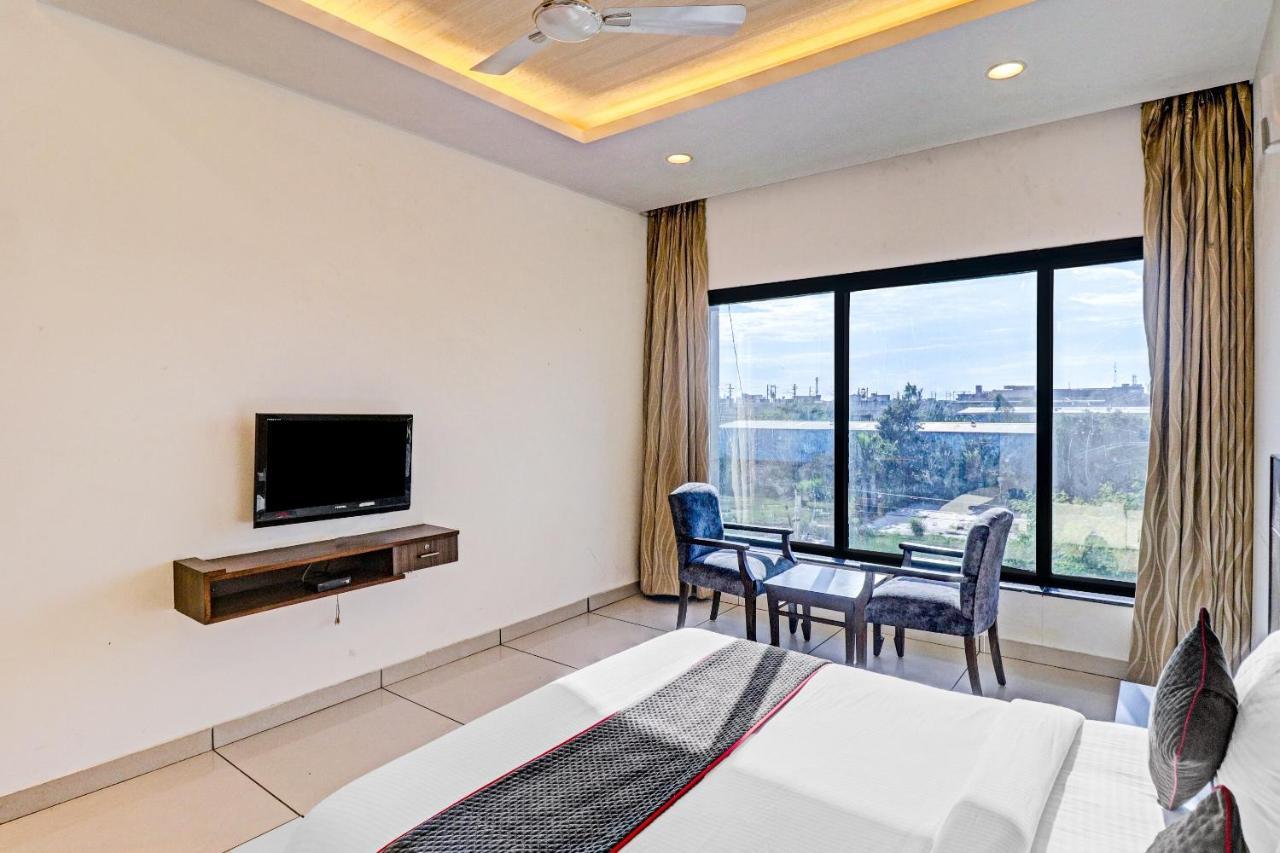 מלון דלהי Oyo Townhouse 484 Sanskriti מראה חיצוני תמונה